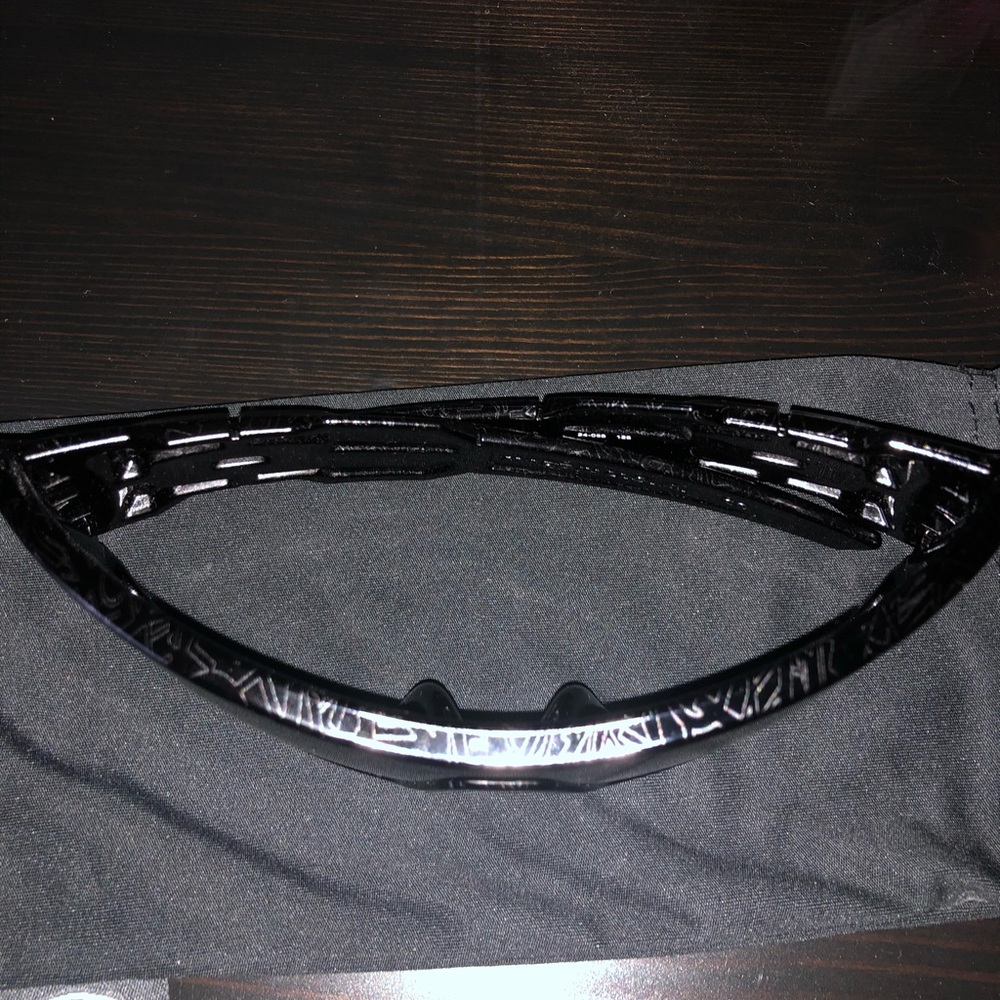 Men’s Oakley sunglasses - Picture 3 of 6